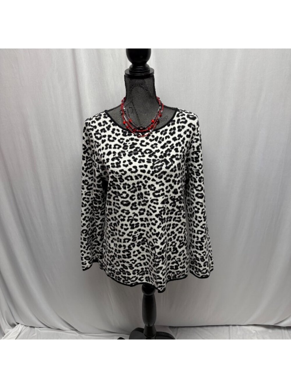 Ann Taylor Leopard Print Long Sleeve Sweater Womens Size Large Pullover Mob Wife